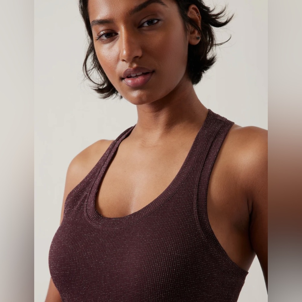 ✨ Spiced Cabernet Momentum tank, sparkle, small • Athleta